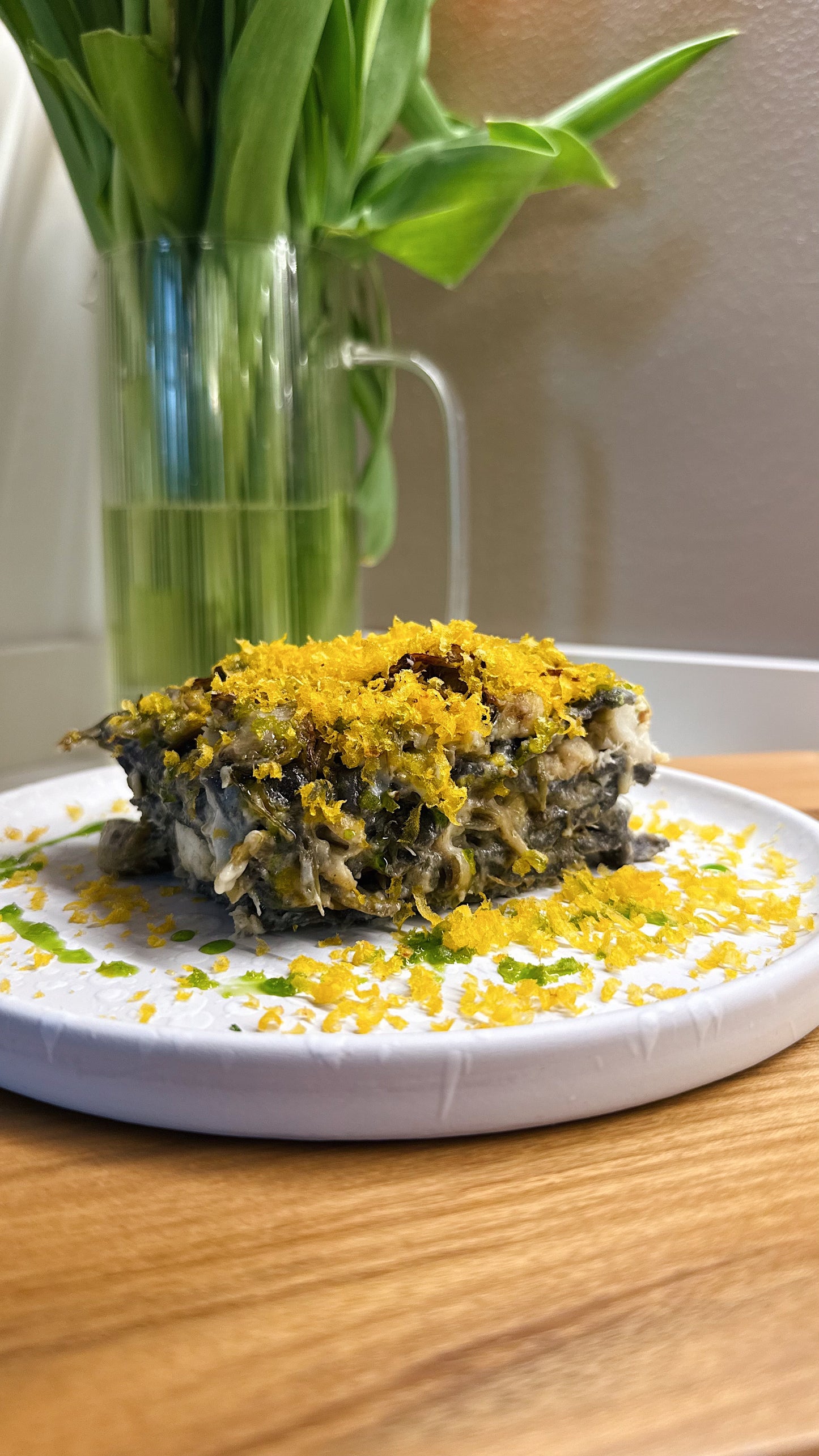 LASAGNA AL NERO DI SEPPIA CON RANA PESCATRICE, CARCIOFI E BOTTARGA