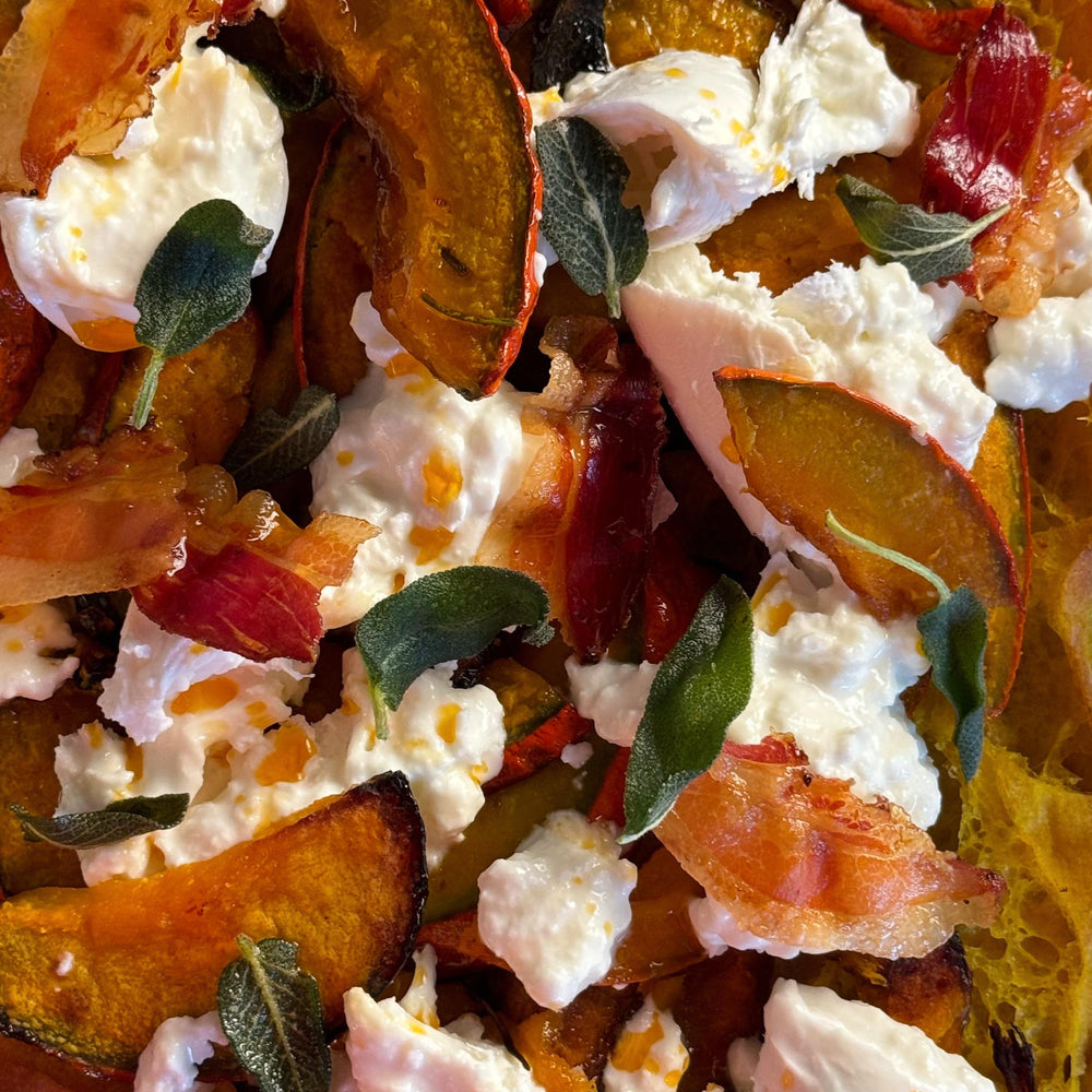 FOCACCIA FARCITA CON ZUCCA, BURRATA E GUANCIALE CROCCANTE