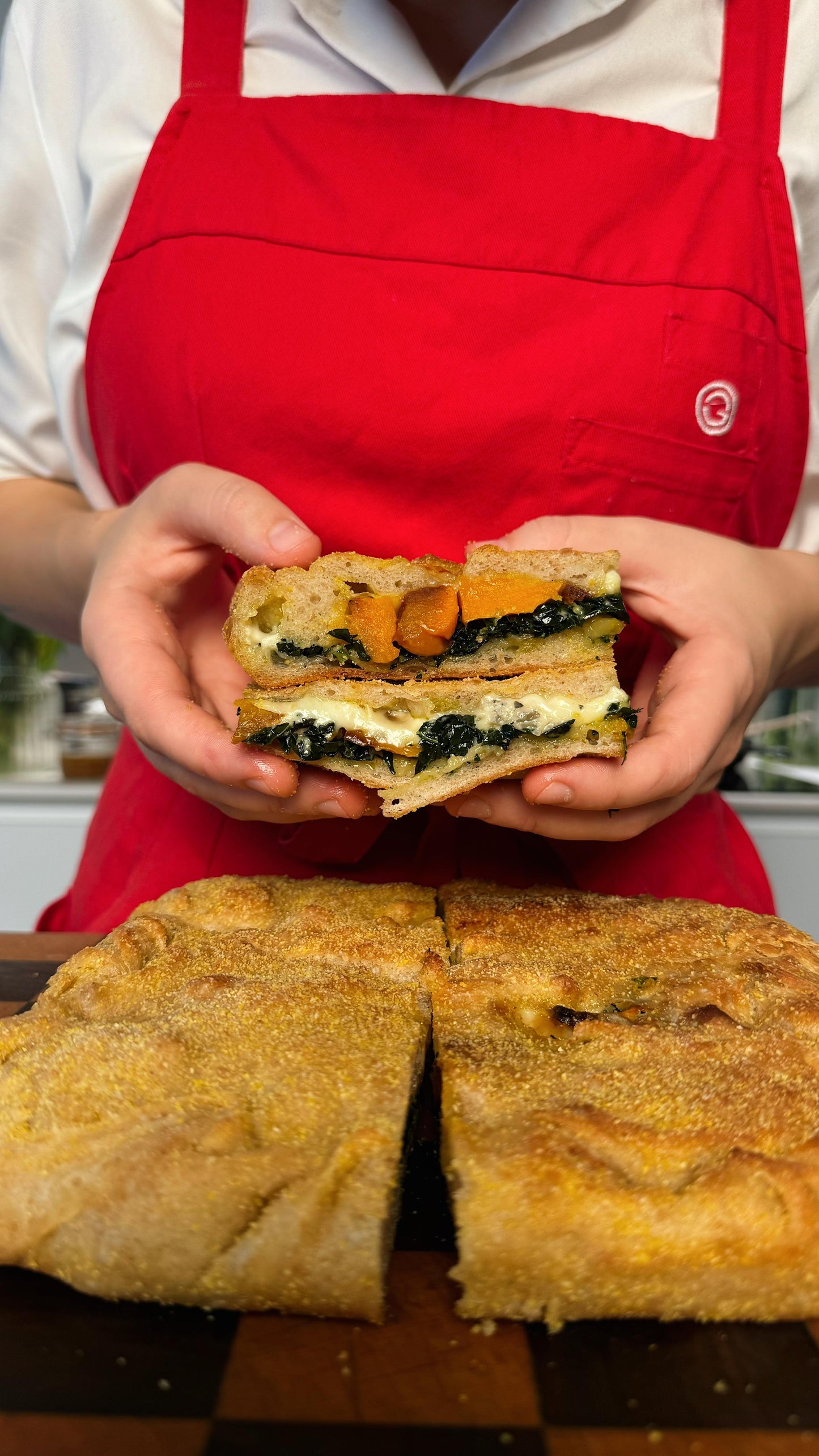 FOCACCIA FARCITA CON ZUCCA, CAVOLO NERO, PROVOLA E CASTAGNE