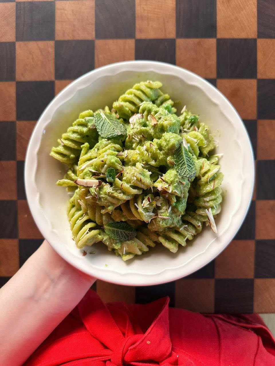 PASTA AL PESTO DI PISELLI, MANDORLE E MENTA